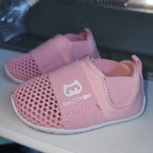 BMCiTYBM mesh non-slip breathable sneakers, Toddler size 4